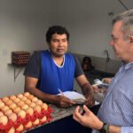 Jerônimo de Moura conversando com o deputado Vander Loubet na inauguração do Cepaf