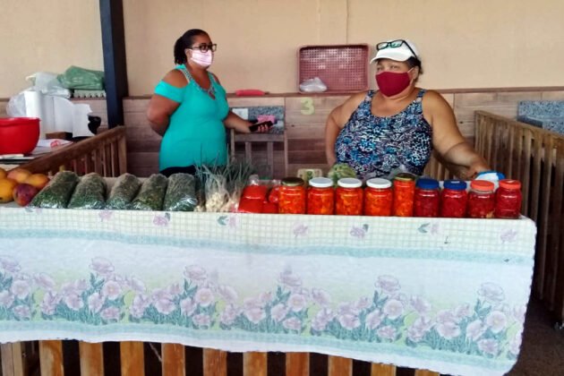 Maria de Ara&uacute;jo comemorou o novo espa&ccedil;o e o conforto e seguran&ccedil;a que agricultores e clientes ganharam