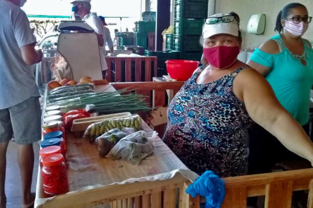Maria de Ara&uacute;jo comemorou o novo espa&ccedil;o e o conforto e seguran&ccedil;a que agricultores e clientes ganharam