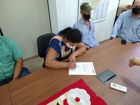 Furg&atilde;o refrigerado entregue &agrave; Amaju foi adquirido por emenda de Vander com contrapartida da Semagro e Agraer