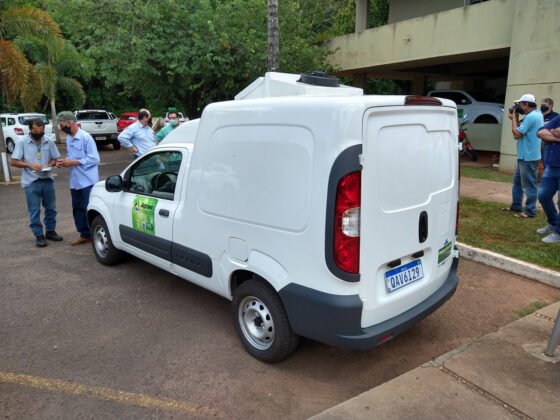 Furg&atilde;o refrigerado entregue &agrave; Amaju foi adquirido por emenda de Vander com contrapartida da Semagro e Agraer