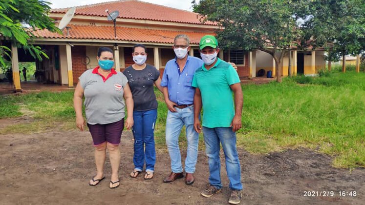 Visita do engenheiro el&eacute;trico &agrave; Escola Fam&iacute;lia Agr&iacute;cola de Itaquira&iacute; (Efaitaq)