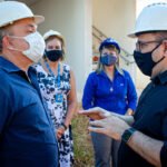 Deputado Vander e reitor Turine vistoriam obra do Mercado Escola e discutem novos projetos
