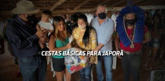 Vander entrega cestas básicas para indígenas de Japorã