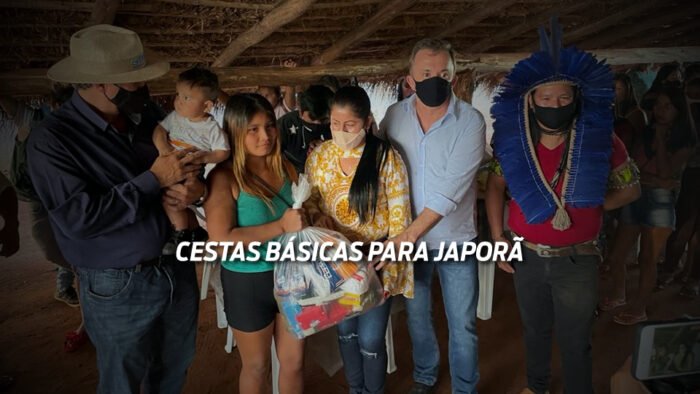 Vander entrega cestas básicas para indígenas de Japorã