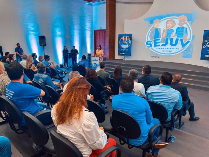 Com apoio de Vander, Centro de Referência da Juventude oferece diversos serviços na Capital