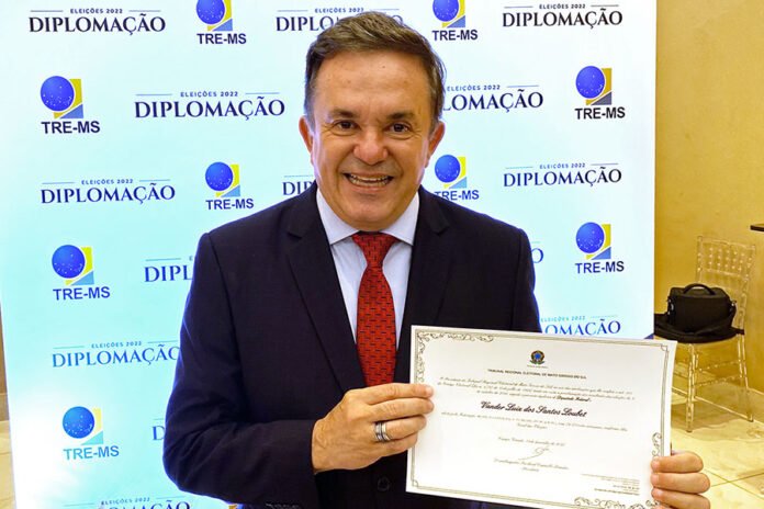 Vander é diplomado para sexto mandato consecutivo de federal
