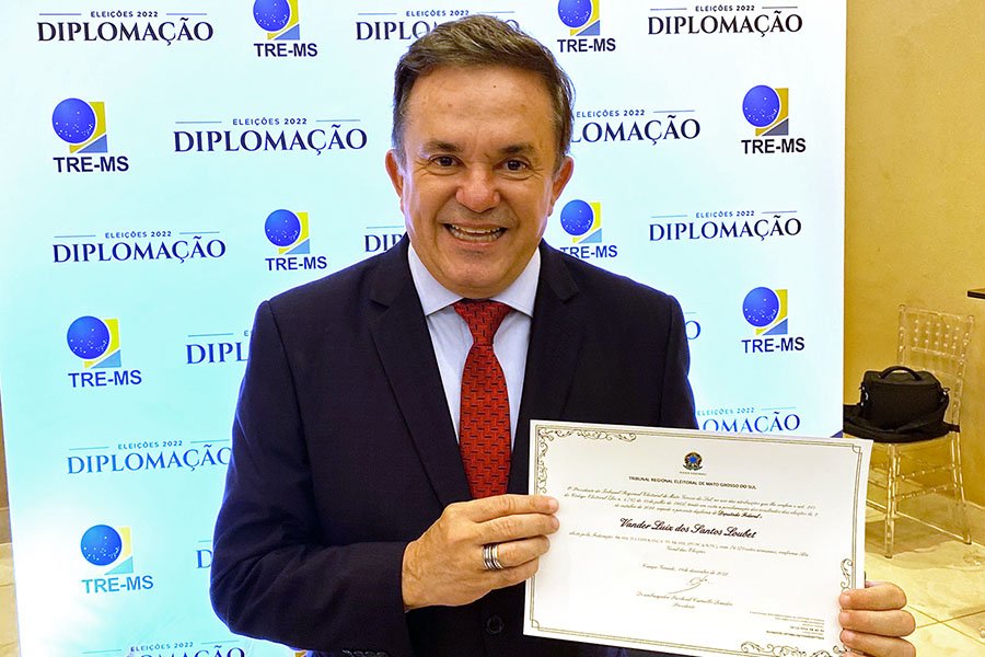 Vander é diplomado para sexto mandato consecutivo de federal