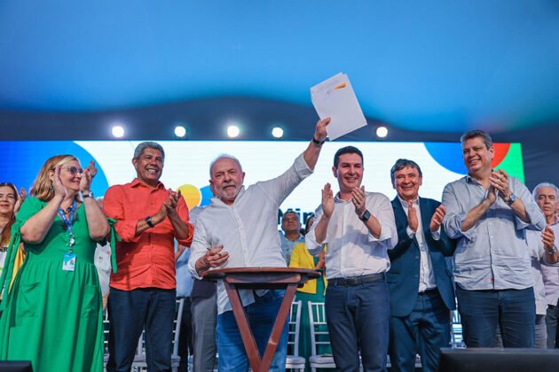 Lula retoma Minha Casa Minha Vida e avisa que roda gigante do pa&iacute;s come&ccedil;a a girar