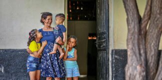 Novo Bolsa Família, com R$ 150 extra para crianças, começa a ser pago