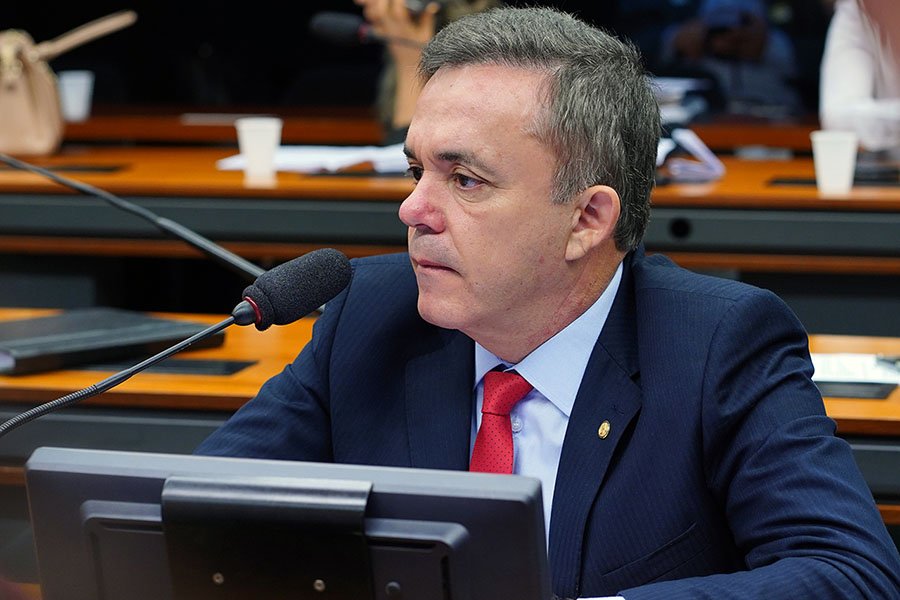 "Se o Senado aprovar Reforma Tributária como está, vamos derrubar na Câmara", afirma Vander