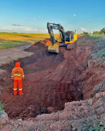 Vander celebra in&iacute;cio dos trabalhos para restaura&ccedil;&atilde;o de trecho da BR-267