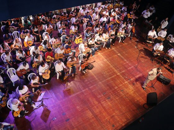 Com apoio de Vander, UFMS leva aulas de viol&atilde;o a crian&ccedil;as de Campo Grande