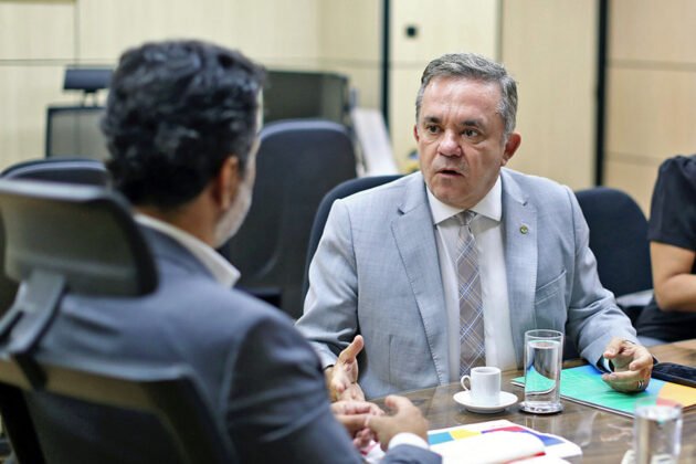 Vander defende fortalecimento da valida&ccedil;&atilde;o de diplomas dentro do Mercosul