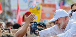 Presidente da República, Luiz Inácio Lula da Silva, durante Caminhada do Dois de Julho.