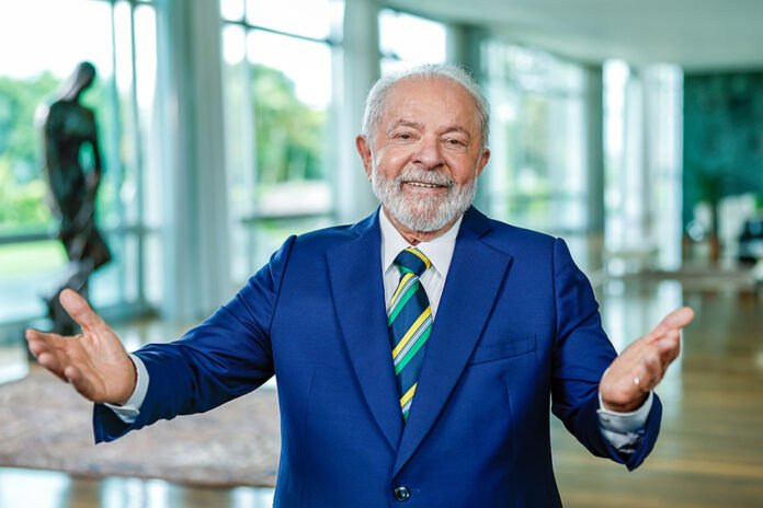 Lula zera imposto e subsidia diesel para conter alta do petróleo