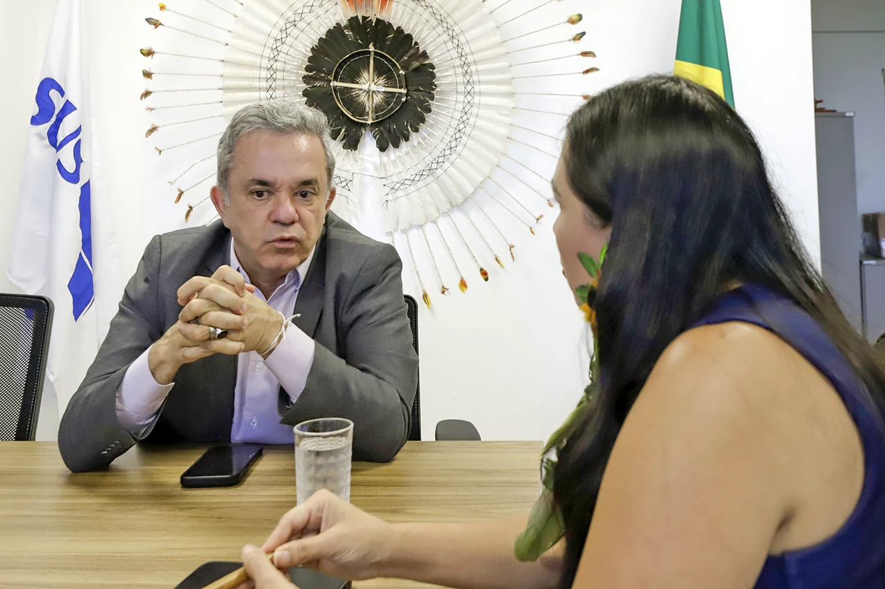 Vander e Camila se reúnem com secretária de Saúde em Indígena em Brasília