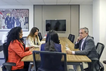 Vander e Camila se reúnem com secretária de Saúde em Indígena em Brasília