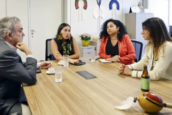 Vander e Camila se reúnem com secretária de Saúde em Indígena em Brasília